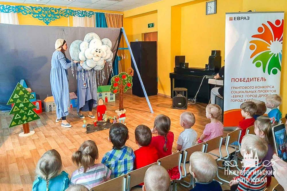 «Дети сидели, как завороженные»: театр кукол показал бэби-спектакль в Качканаре