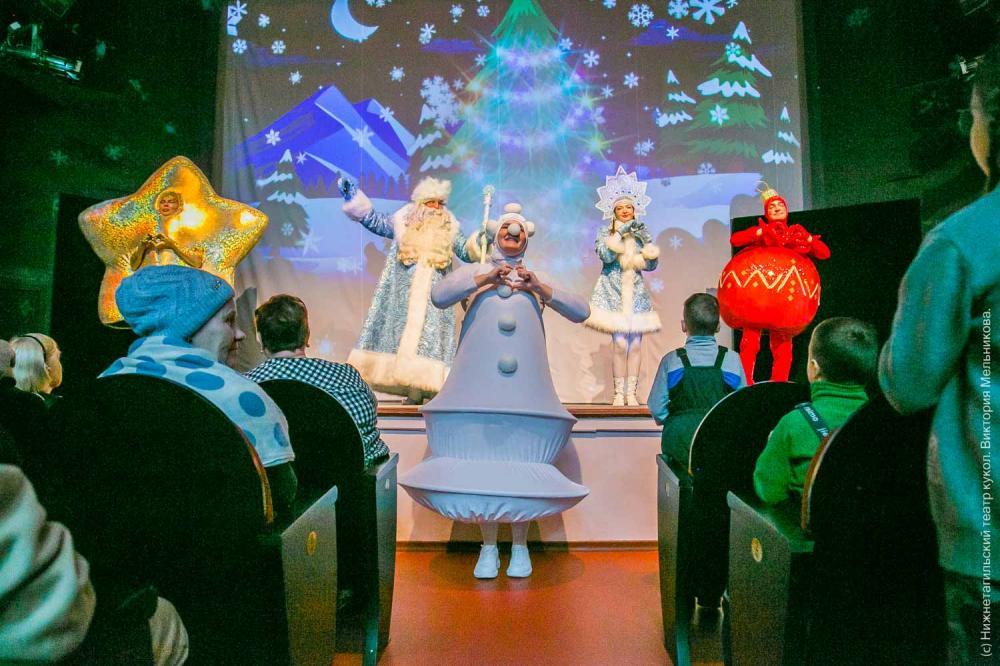 Ёлочка большая и ёлочка маленькая: в театре кукол началась новогодняя кампания 